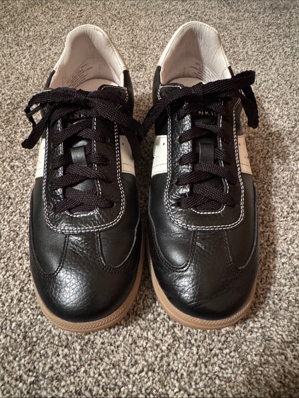 Frankie4 Best Seller Levi leather sneaker in black and white